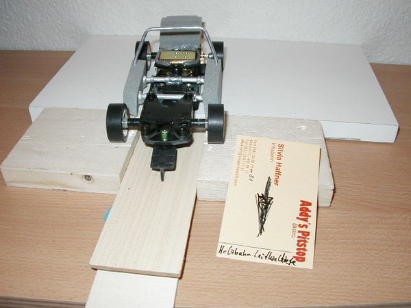 Slotcar 1/24 Opel Astra Leitkieltiefe Holzbahn