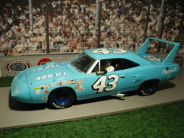 Plymouth Superbird Richard Petty 1/32 Carrera Evo